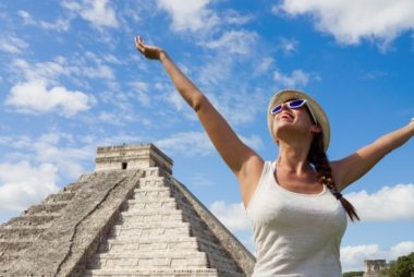 Visit Chichen Itza with a tour