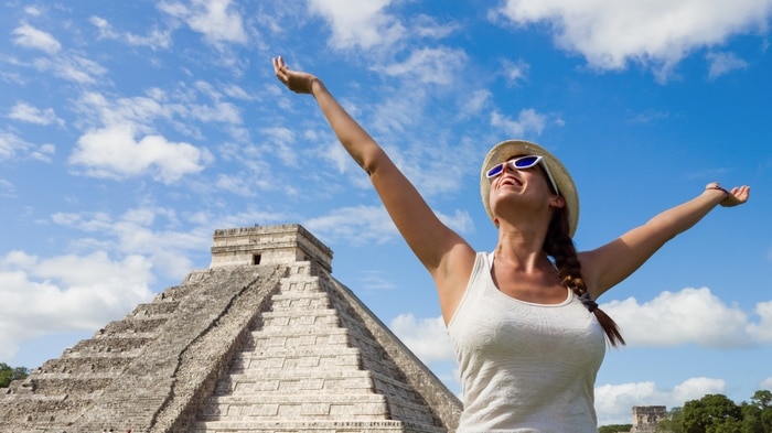 Visit Chichen Itza with a tour