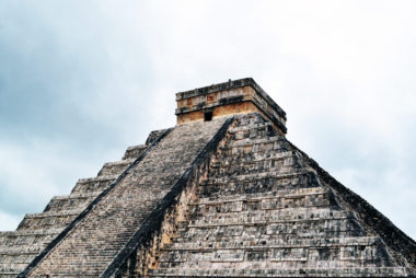 is it possible to climb chichen itza pyramid