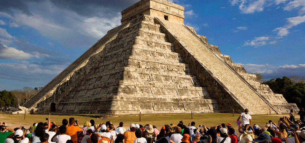 tourist at chichen itza equinox