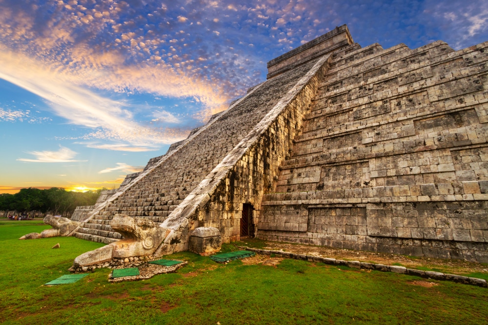 chichen itza mayan ruins