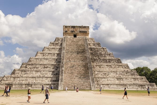 chichen itza pyramid in pandemic times