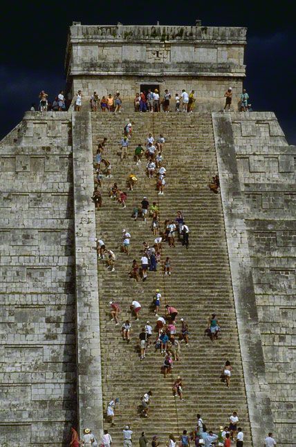 is it possible to climb chichen ita pyramid