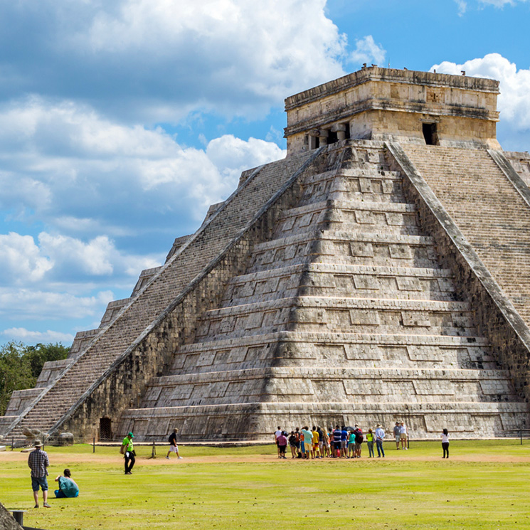 CHICHEN ITZA PYRAMID